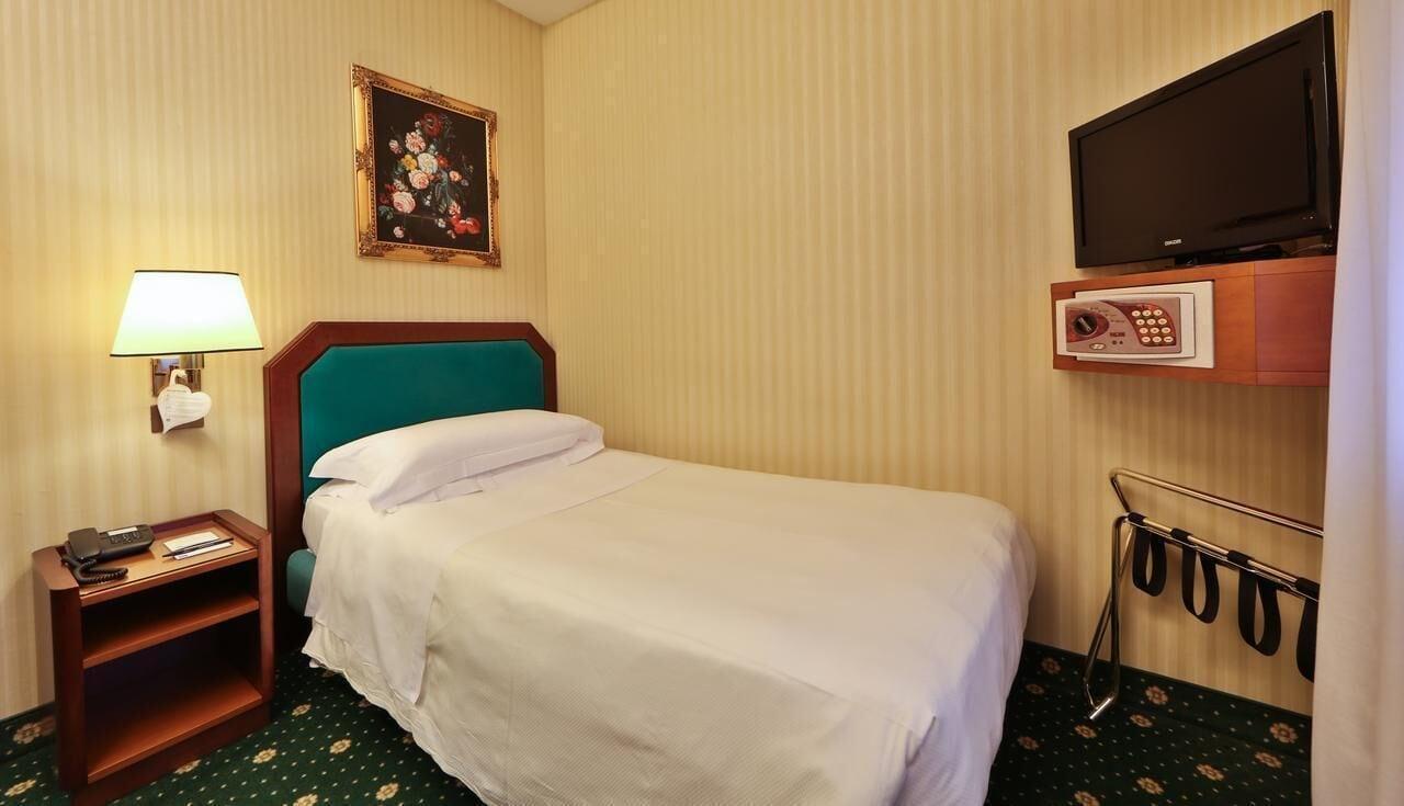 Hotel Astoria Sure Hotel Collection By Best Western Милано Екстериор снимка